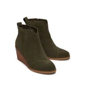 TOMS Clare Wedge Boot Olive Green Suede size 6.5